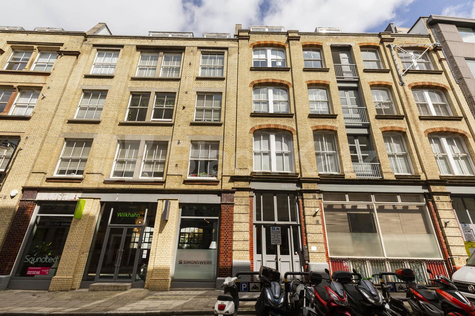 2 bed warehouse apartment in the Clerkenwell area close to Farringdon Great Sutton Street , Clerkenwell